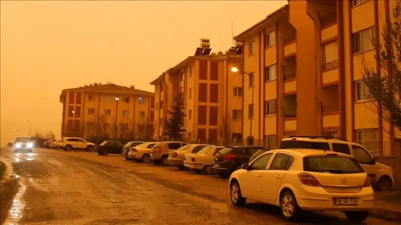 Çöl Tozu ve Sağanak Yağmur Birleşiyor: Meteoroloji'nin Kritik Uyarısı
