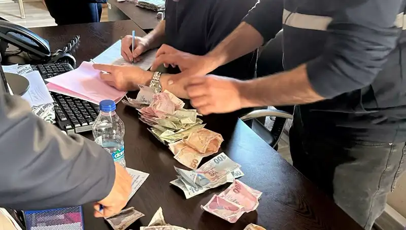 Antalya'da Dilencilikle Mücadele: 19 Bin Lira Ele Geçirildi