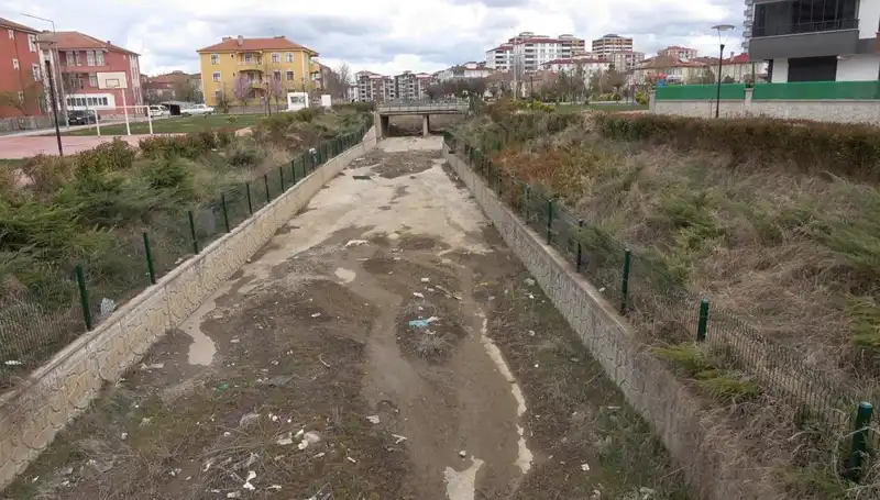 Coşkun Nehirlerin Kuraklık Tehdidi: Doğanın Dengeyi Sağlama Mücadelesi