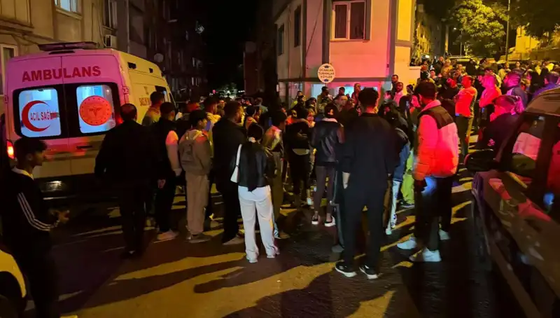 Balıkesir'de Sokak Ortasında Kan Donduran Kavga: Sopayla Başladı, Kesici Aletle Son Buldu!
