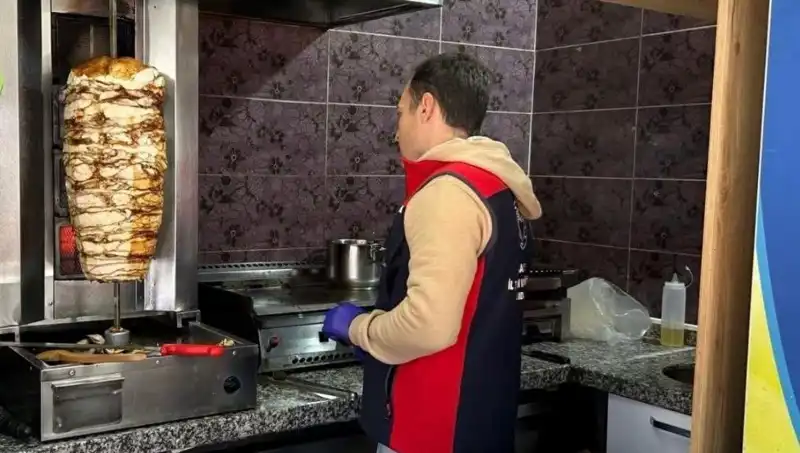 Tavuk Döner Alarmı: İşletmelere Baskınlar Devam Ediyor!
