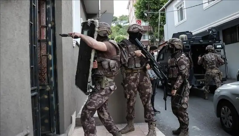 İstanbul'da DAEŞ Operasyonunda 20 Kişi Gözaltına Alındı: Detaylar Açıklanıyor
