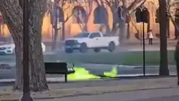 Rögar Kapaklarından Yükselen Yeşil Alevler, Üniversiteyi Geçici Olarak Kapatmaya Neden Oldu