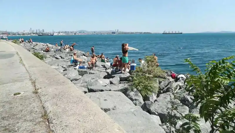 İstanbullular Yazı Karşılamak İçin Sahillere Akın Etti
