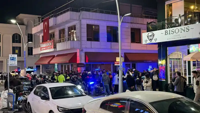 Kafe Sahibi, Havaya Ateş Açan Şahsı Durdurmak İsterken Bıçaklandı!