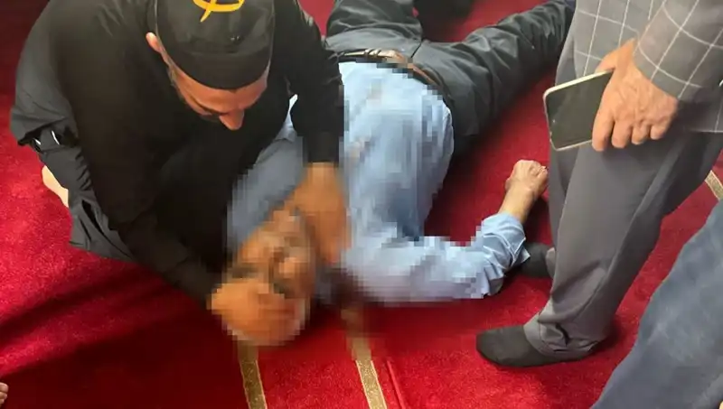 Camide Namaz Kılarken Bıçaklanan Adamın Dramı: Arkasındaki Şok Edici Gerçekler