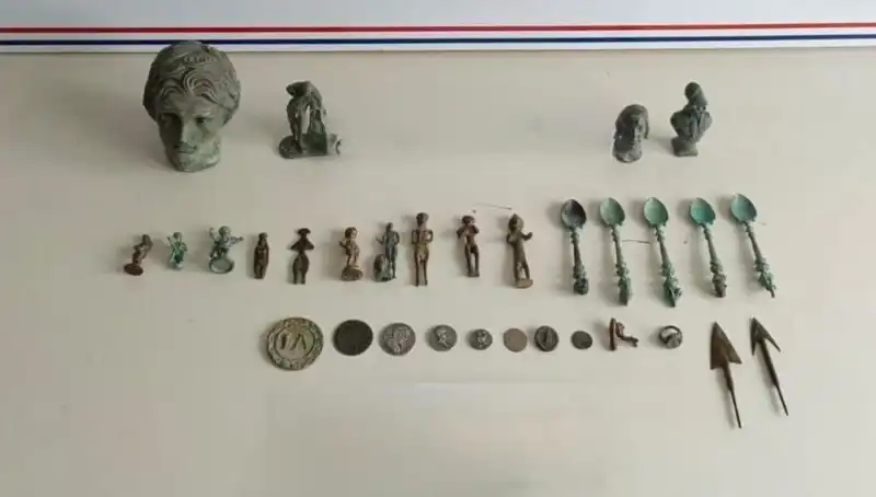 Roma Dönemine Ait Eşsiz Tarihi Eserler Ele Geçirildi