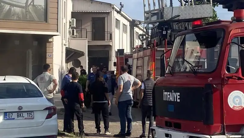 Mobilya Atölyesinde Çıkan Yangın Korku Dolu Anlara Sahne Oldu
