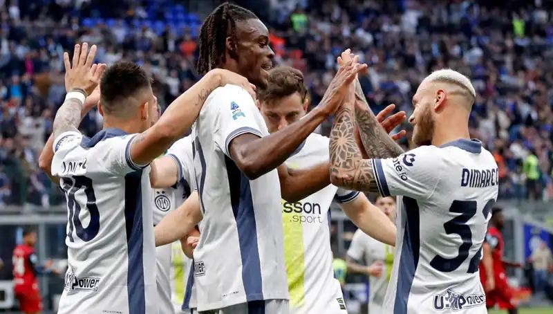 Serie A'nın Zirvesinde Puanlar Eşitlendi: Şampiyon Play-Off ile Belirlenebilir!