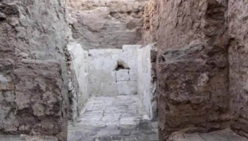Mısır'da Tarihin Derinliklerinde Yeni Bir Kraliyet Mezarı Keşfedildi