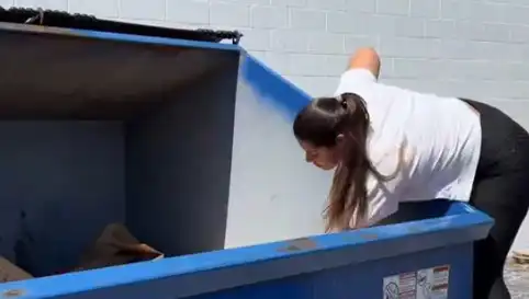 İki Yılda 2 Milyon TL Kazanan Çöp Karıştıran Kadın Kimdir?