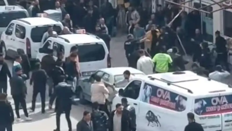 Erciş'te Şok Olay: Taşlı Sopalı Kavga, 7 Kişi Gözaltına Alındı