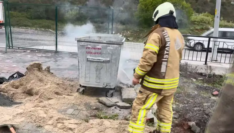 Başakşehir'de Çöp Konteynerinden Yükselen Dumanlar Kimyasal Korku Yarattı!