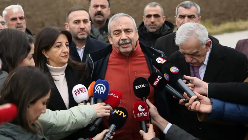 İmralı'nın PKK'ya Çağrısı: Sırrı Süreyya Önder Açıklıyor