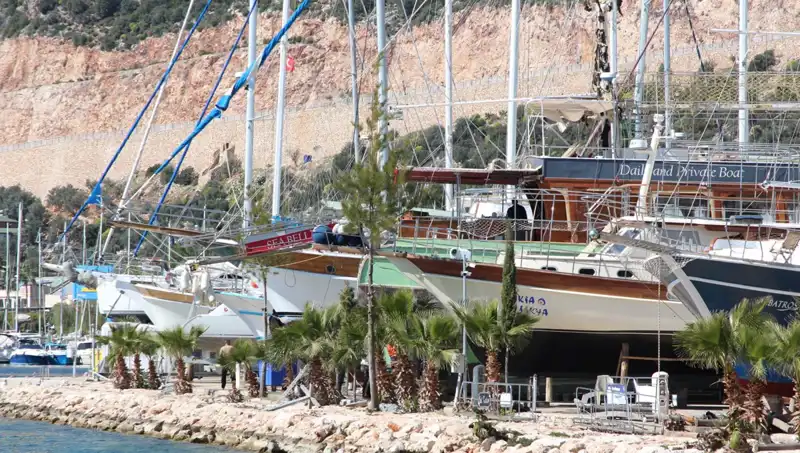 Kaş’ta Gezilecek Teknelerin Yükselişi: Yaz Sezonu Öncesi Hazırlıklar Tüm Hızıyla Devam Ediyor