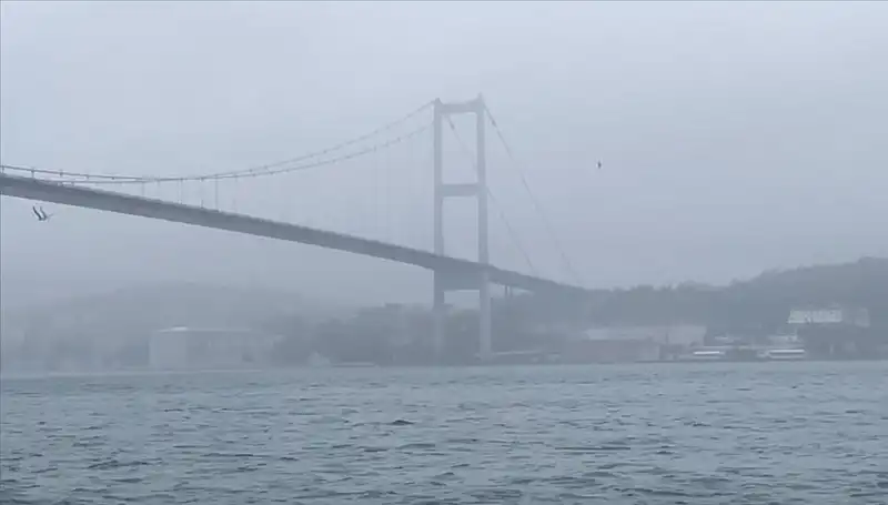 İstanbul Boğazı'nda Sis Nedenli Gemi Trafiği Kesintisi Yaşandı