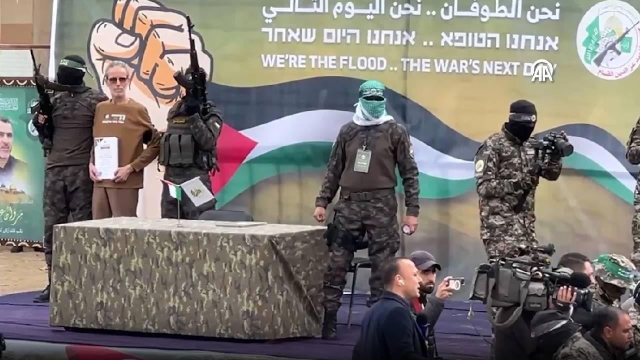 Hamas İsrail'den 3 İsrailli esiri serbest bıraktı