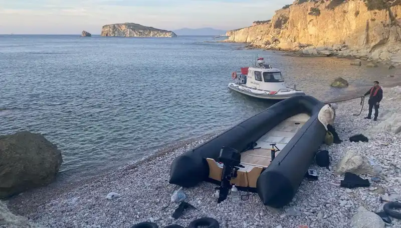 İzmir'de Uçsuz Bucaksız Göçmen Yakalamaları: 38 Düzensiz Göçmen Elde Edildi