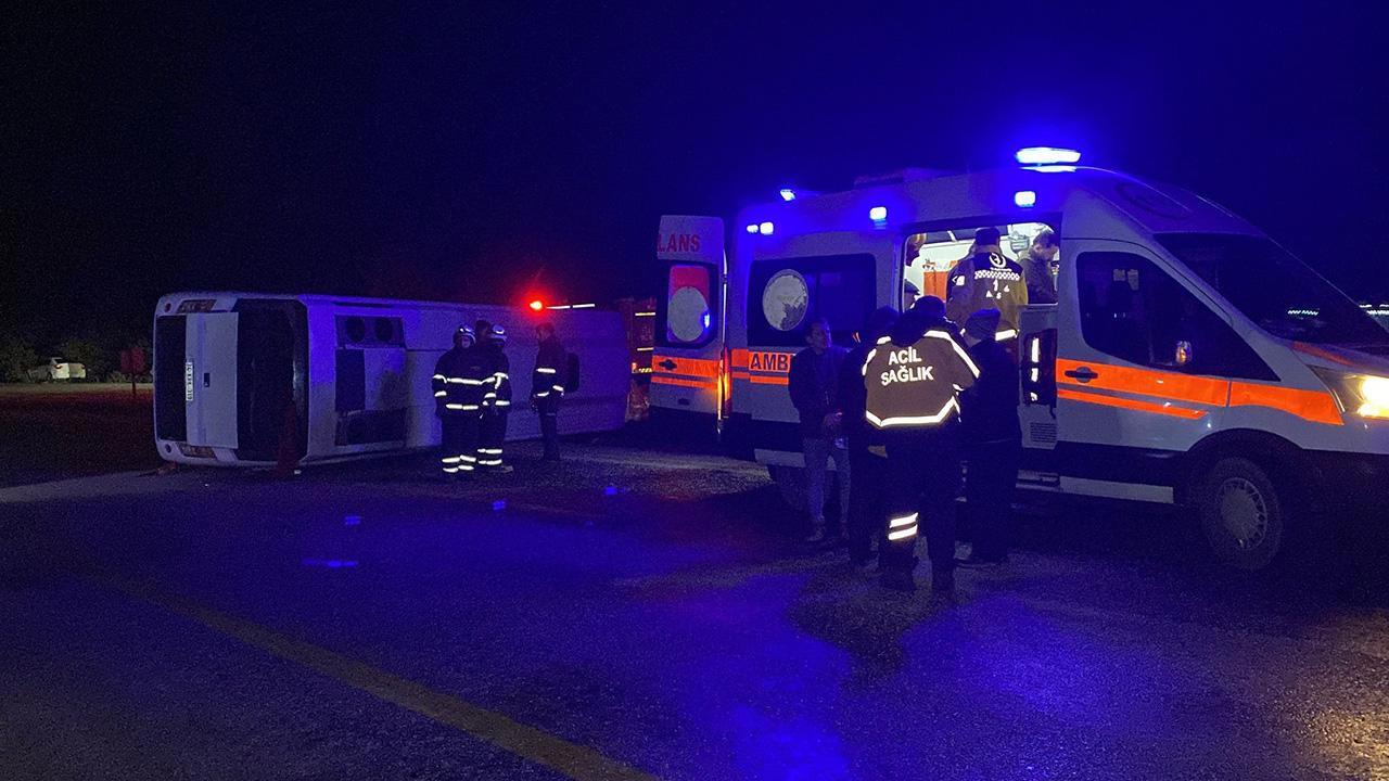 Midibüs Kazasında 1 Ölü, 23 Yaralı