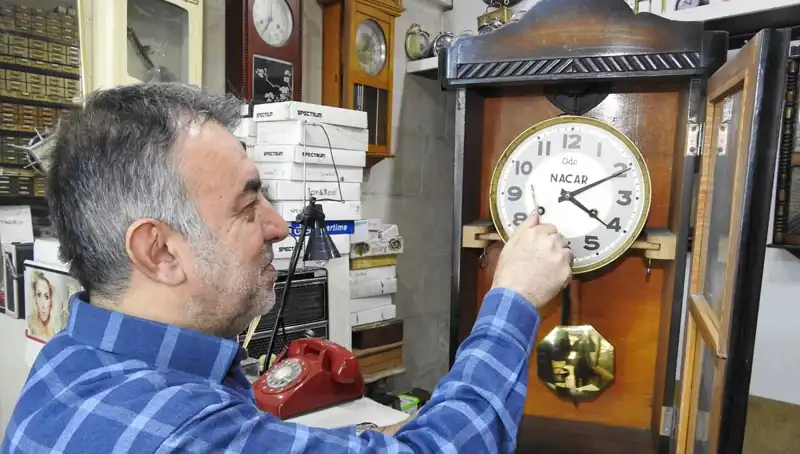 Tarihe Tanıklık Eden Saatler: 10 Metrekarede Usta Tamirci ile Buluşun