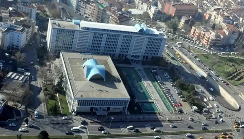 İstanbul Büyükşehir Belediyesi’nde Yolsuzluk Soruşturması: Şüpheliler Adliyeye Sevk Edildi