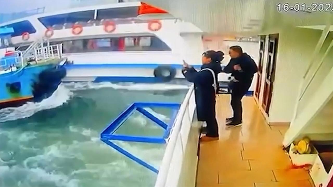 Haliç'te Tekneler Çarpıştı!