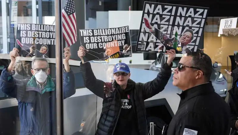 Elon Musk’a Protesto: Trump Dönemindeki Rolü Tartışma Konusu Oldu