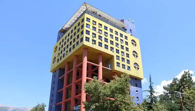 Dünyanın En Saçma Binasının Yerine Yeni Proje Başlatıldı
